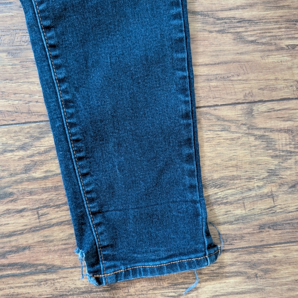 Old Navy Dark Wash‎ Ripped Skinny Jeans - Picture 5 of 13